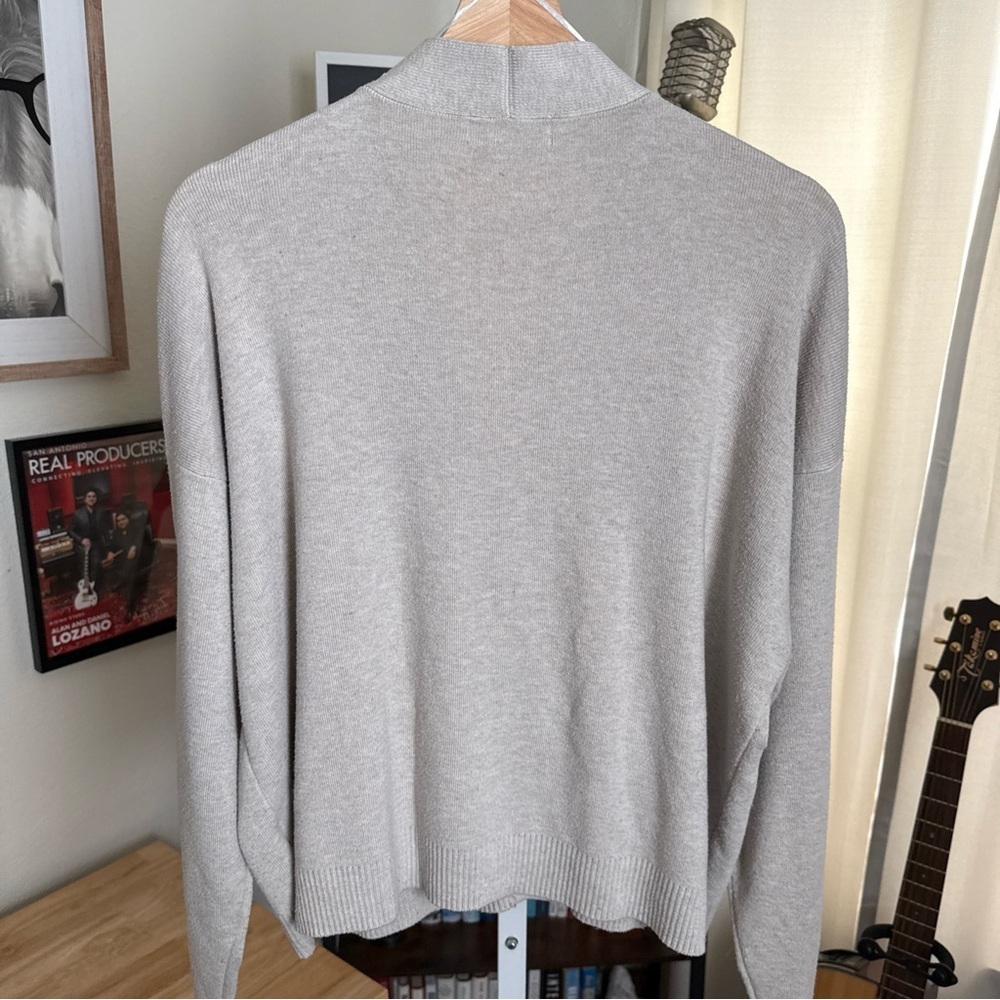 H&M Womens Cardigan Sweater Sz M Beige Big Button Chunky Knit Heavy Deep V Neck - Picture 5 of 9